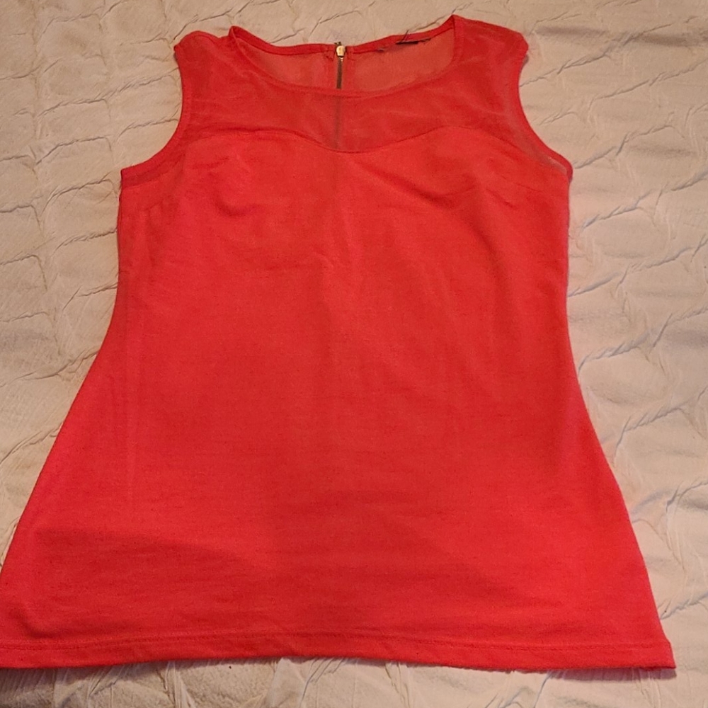 The quintessential 90s babe top!